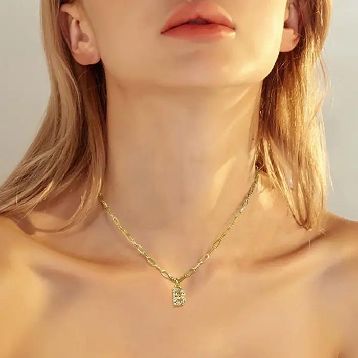 Collier initial lettre A-Z en acier inoxydable chic pour femmes occasions spéciales partis ou quotidiennes