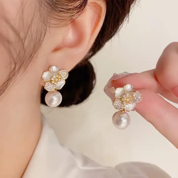 Boucles d'oreilles de luxe en micro-zircon et perles blanches camélia pour femme, élégantes, imitation perle, fleur, bijoux de fête et de mariage