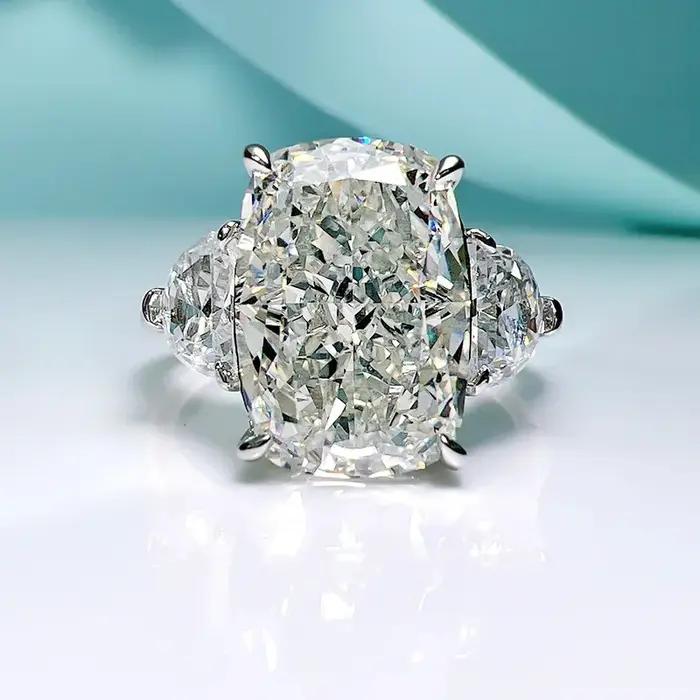 Bague en diamant à haute teneur en carbone