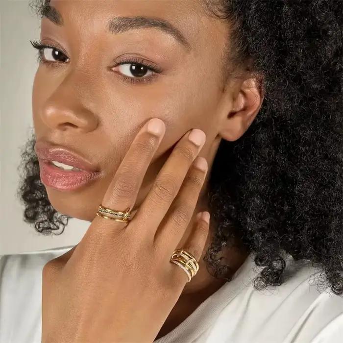 Une Niche bague de bijoux en cuivre bicolore à quatre anneaux