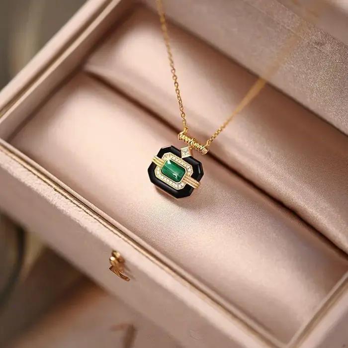Collier avec pendentif géométrique pour femmes