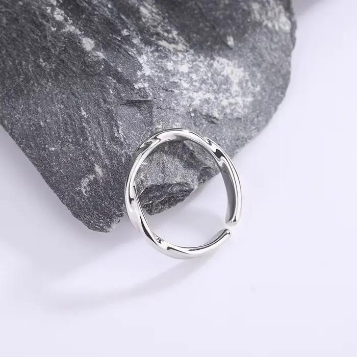 Bague en argent sterling 925 pour femmes élégante et moderne à la mode pour parties et occasions spéciales