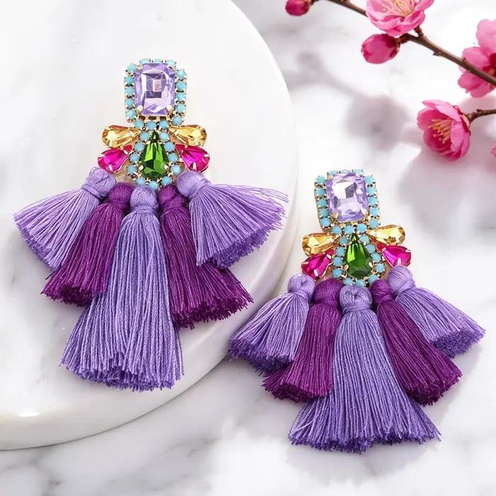 Boucles d'oreilles pendantes bohèmes exagérées en strass faites à la main avec pompons pour femme
