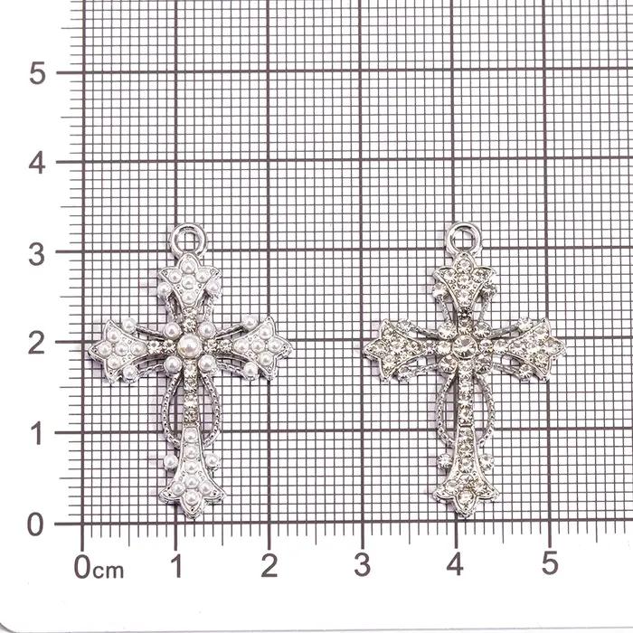 Breloques en forme de croix dorées pour bijoux et accessoires de mode chrétienne élégants pour femmes et occasions spéciales