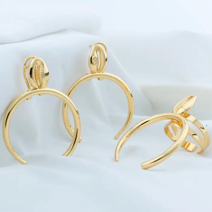 Ensemble de bijoux de luxe pour mariage doré avec boucles d'oreilles rondes et anneau circulaire réglable pour femmes occasions spéciales