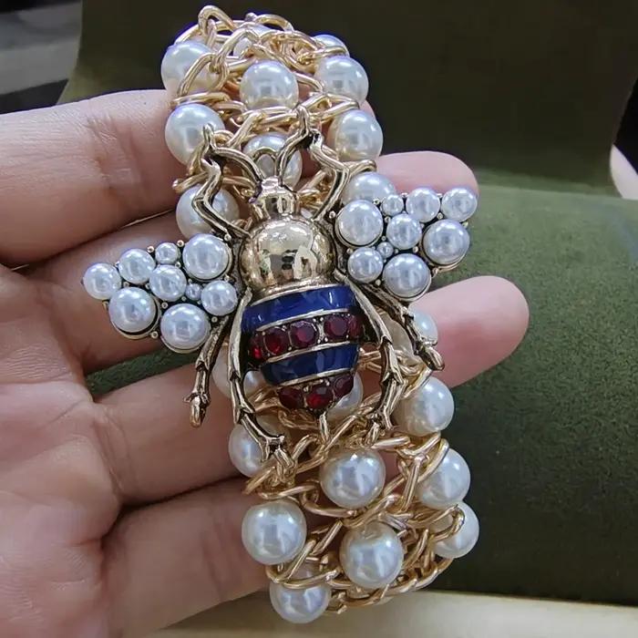 Bracelet d'abeille en perles élastiques bijou de luxe pour femmes cadeau pour occasions spéciales style moderne artisanat traditionnel