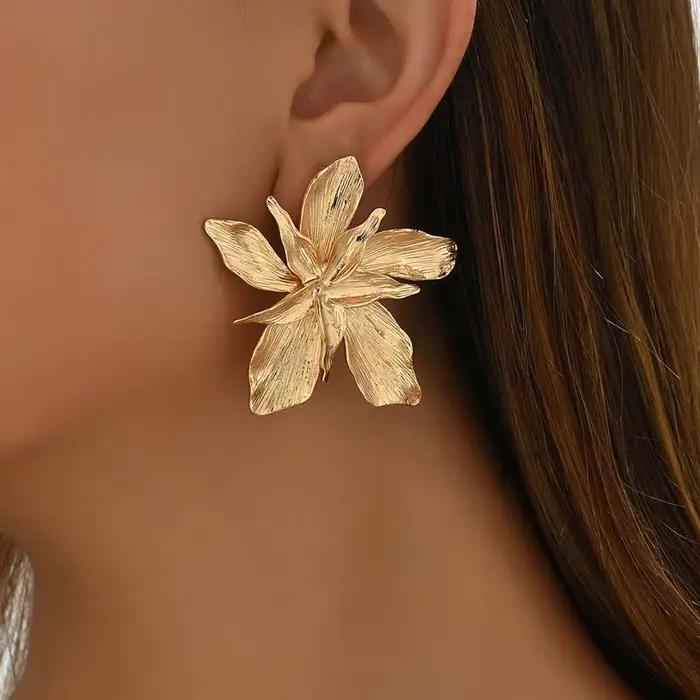 Boucles d'oreilles fleurs vintage dorées plaquées en argent pour femmes, bijoux tendance floraux, cadeau pour occasions spéciales
