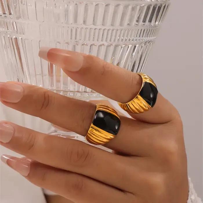 Bague en émail noir de style gothique pour femmes