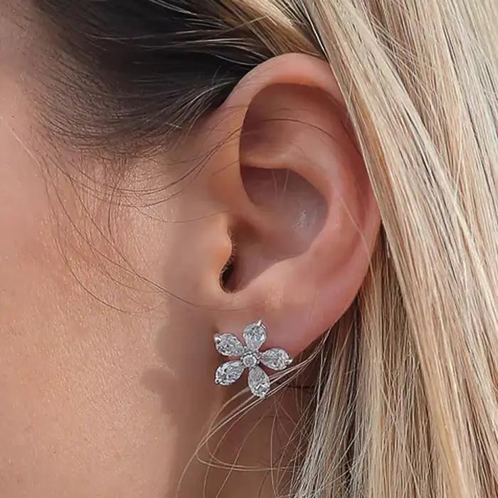 Huitan – boucles d'oreilles fantaisie en cristal pour femmes, accessoires de perçage d'oreille exquis, couleur argent, cadeau fantaisie, bijoux tendance