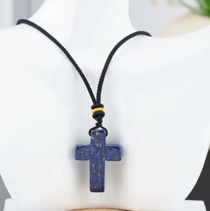Collier pendentif en pierre précieuse en forme de croix Lapis Lazuli 22x30mm