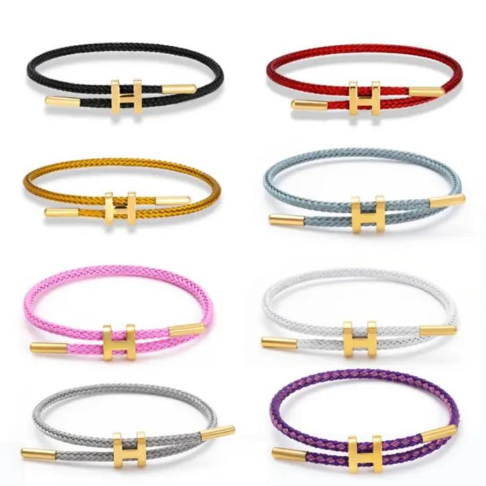 Bracelet de luxe multicolore ajustable avec breloques