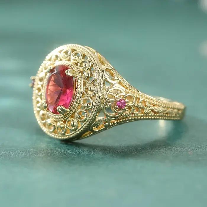 Bague vintage pour femme incrustée de CZ rouge