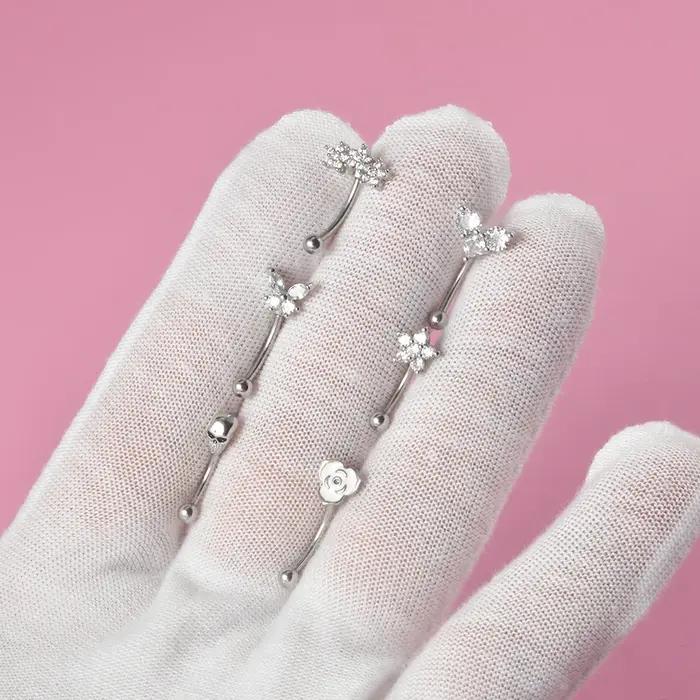 Boucles d'oreilles à clous en acier inoxydable serties de zircone motif triangle pour femmes occasions spéciales et quotidien