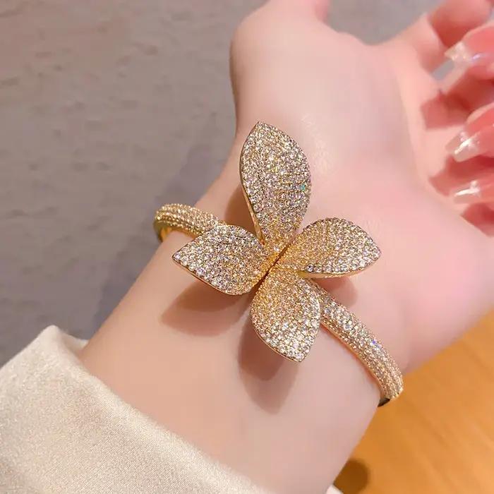 Bracelet Papillon Étoilé en Zircon pour Femme – Accessoire de Bijouterie Tendance pour 2025