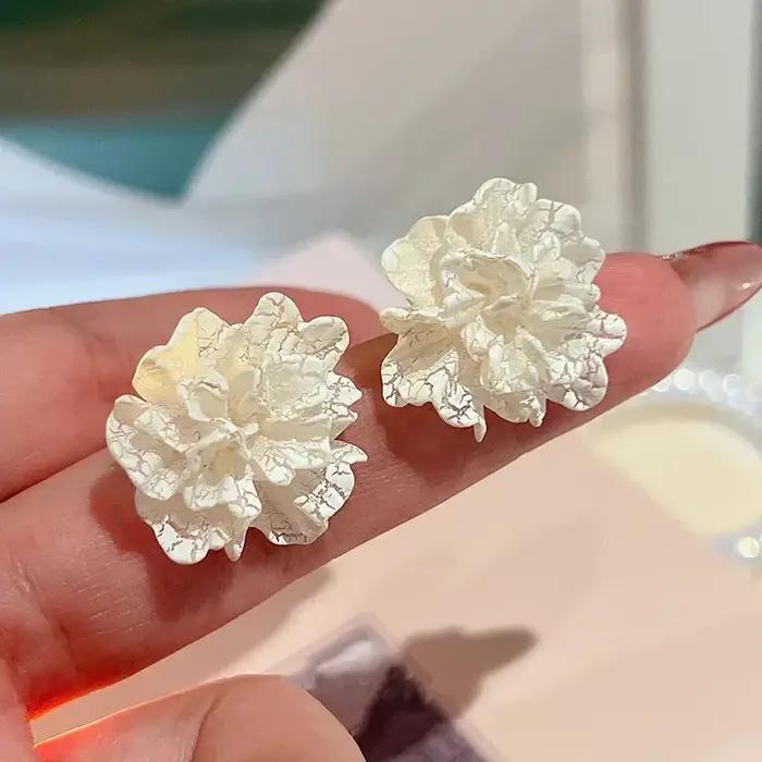 Nouvelles grandes fleurs blanches boucles d'oreilles pour femmes personnalité mode conception Unique