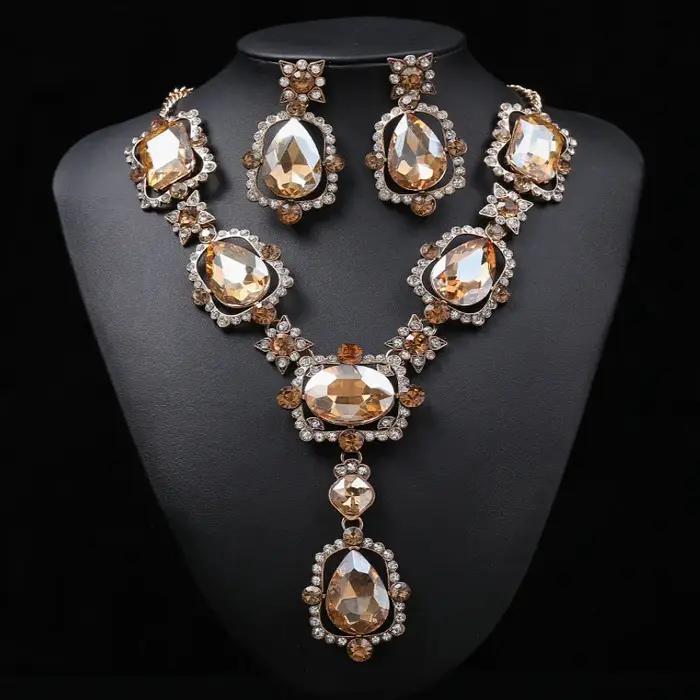 Boucles d'oreilles et collier ras du cou en biscuits cristal pour dames