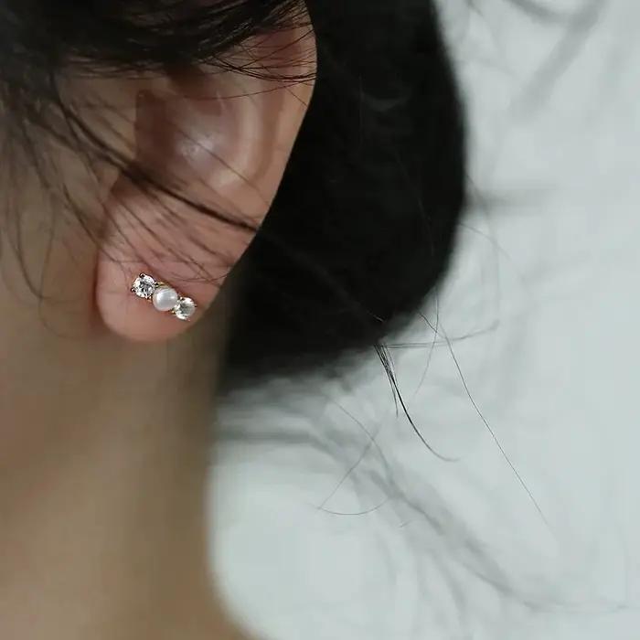 Clous d'oreilles délicats en argent Sterling 925 avec perle et Zircon