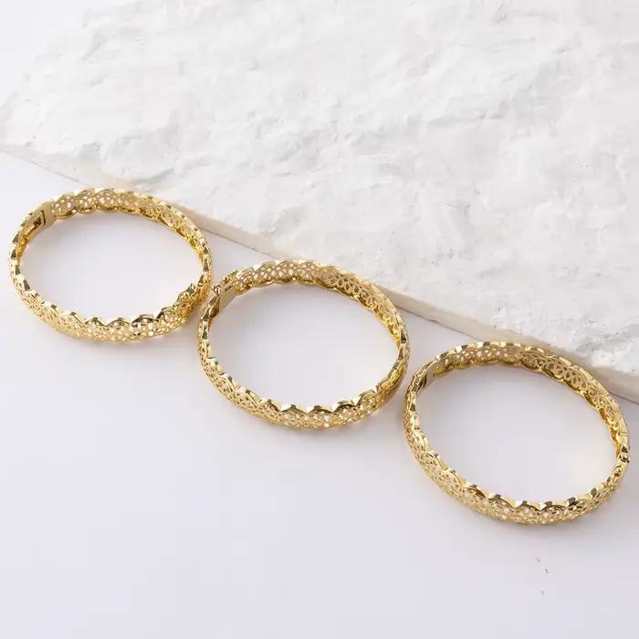 Ensemble de bijoux couleur or 18 carats pour boucles d'oreilles et pendentif