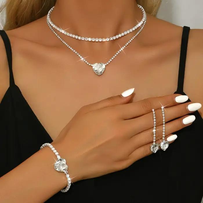 Ensemble de bijoux en diamant en forme de cœur avec collier, boucles d'oreilles et bracelet pour femmes élégantes occasions spéciales