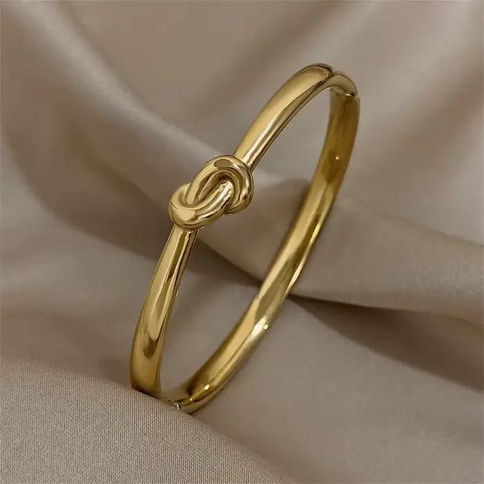 Bracelet en acier inoxydable à motif nœud