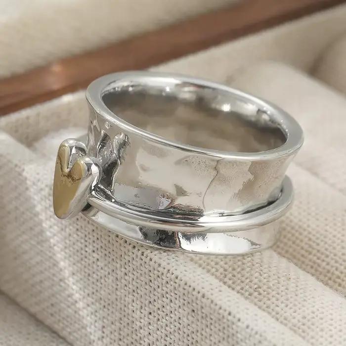 Bague large vintage pour femme sculptée à la main en forme de cœur en métal bicolore pour usage quotidien et bijoux de fête occasions spéciales