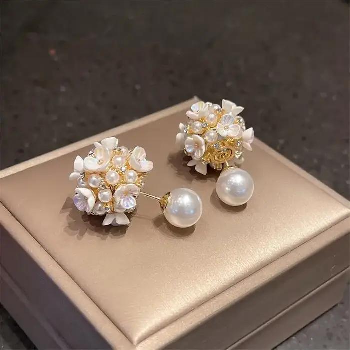 Boucles d'oreilles en perles de fleur de coquille blanche pour femmes