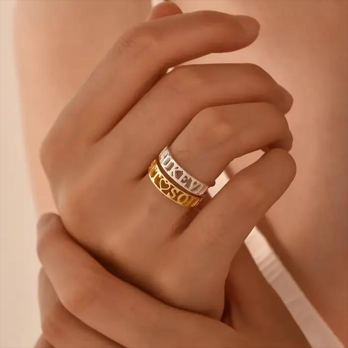 Bague de fiançailles personnalisée avec deux noms