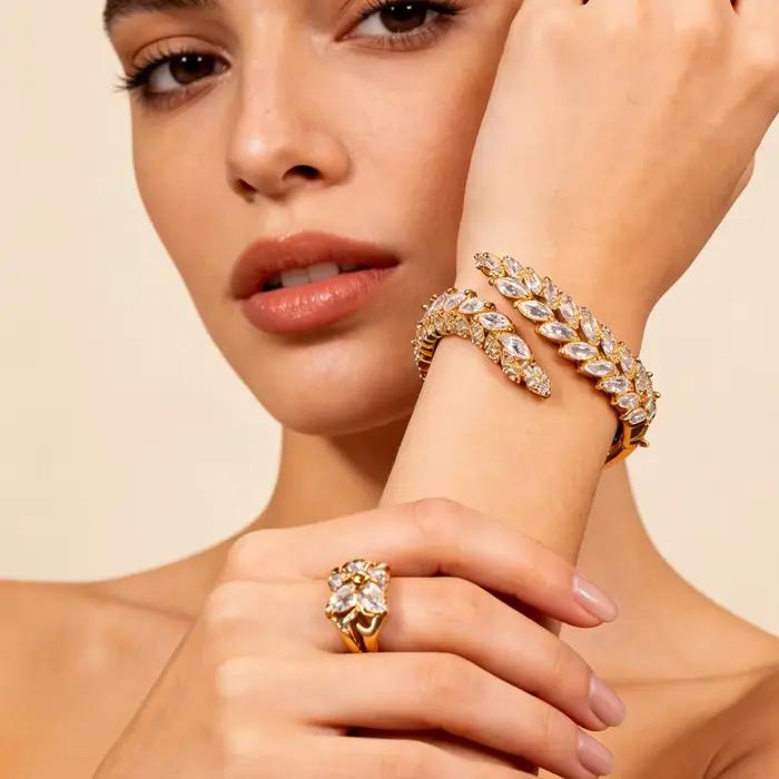 Ensemble de bijoux plaqué or 18 carats avec bracelet et bague feuille de vigne en cristal marquise et pavé pour femmes occasions spéciales