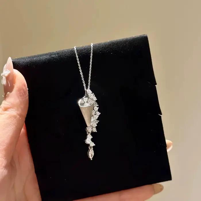 Collier en argent 925 avec pendentif sablier et incrustations de zirconium pour femmes romantique et élégant occasion anniversaire cadeau mariage