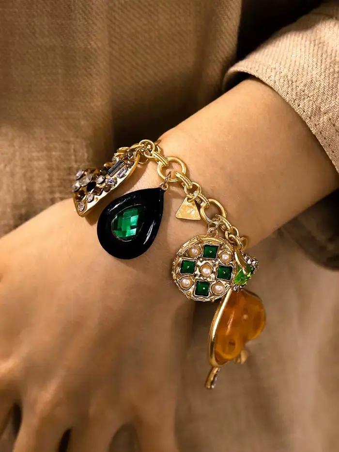 Bracelet à breloque cœur doré exagéré, orné de fleurs et de strass pour des bijoux de soirée élégant
