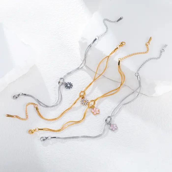 Bracelet à breloques en forme de fleur en émail pour femmes