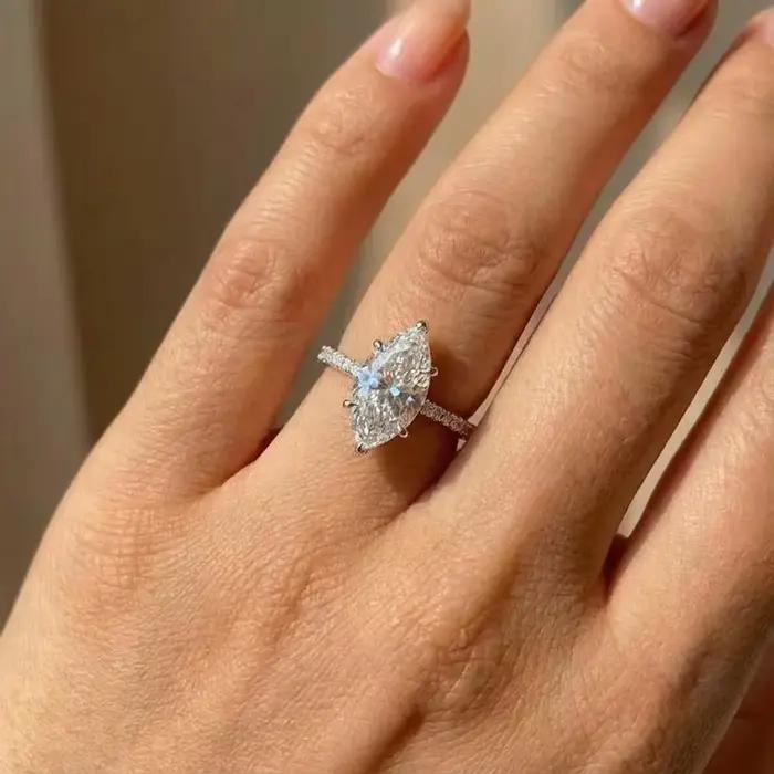 Bague en argent Sterling 925 sertie de zirconium blanc élégante à offrir pour femmes occasions spéciales alliance de mariage style classique luxueux