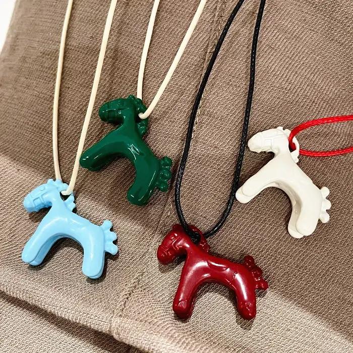 Collier Long avec pendentif cheval coloré pour femmes