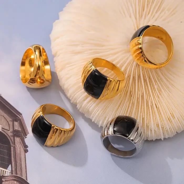 Bague en émail noir de style gothique pour femmes
