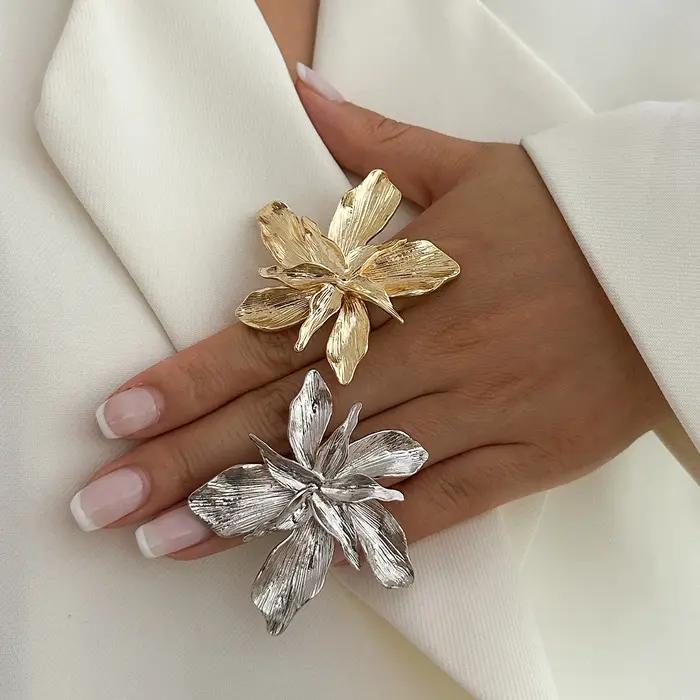 Bague à Fleurs Géométriques en Métal Double Couche pour Femme Style Punk Fêtes et Sorties Spéciales