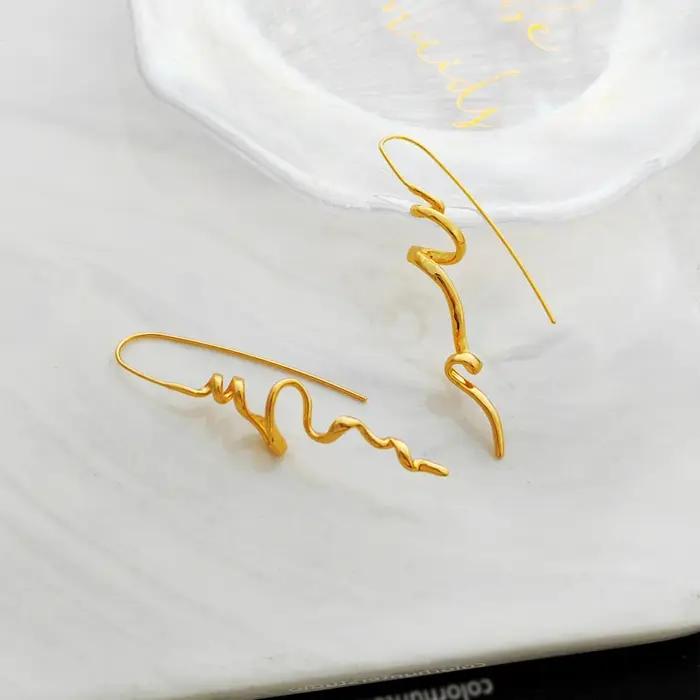 Boucles d'oreilles au design tridimensionnel abstrait