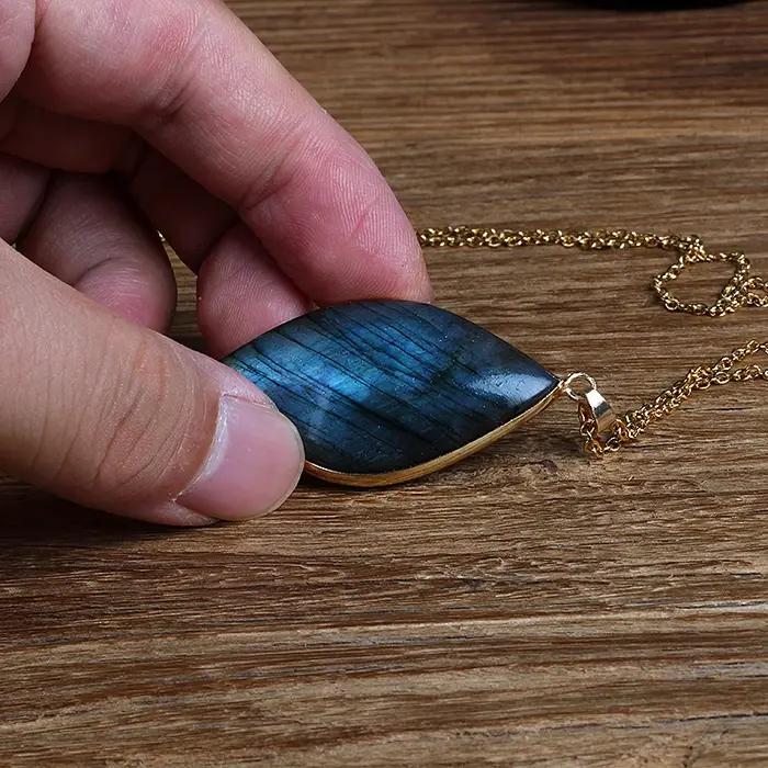 Collier en Labrumen Naturel de Forme Irrégulière
