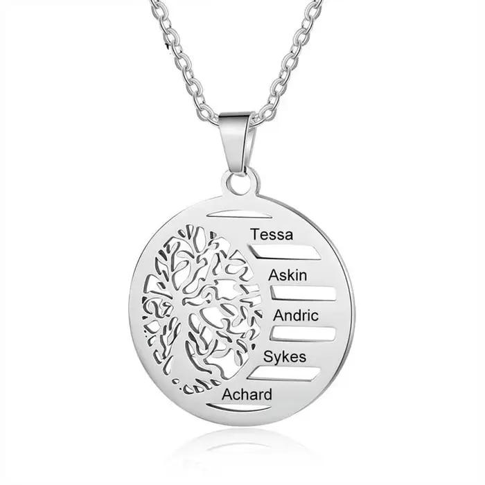 Collier avec nom sculpté de famille arbre de vie pour femmes