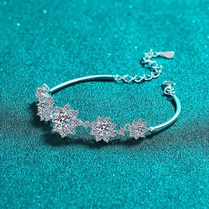 Bracelet en diamant Moissanite ronde pour femme