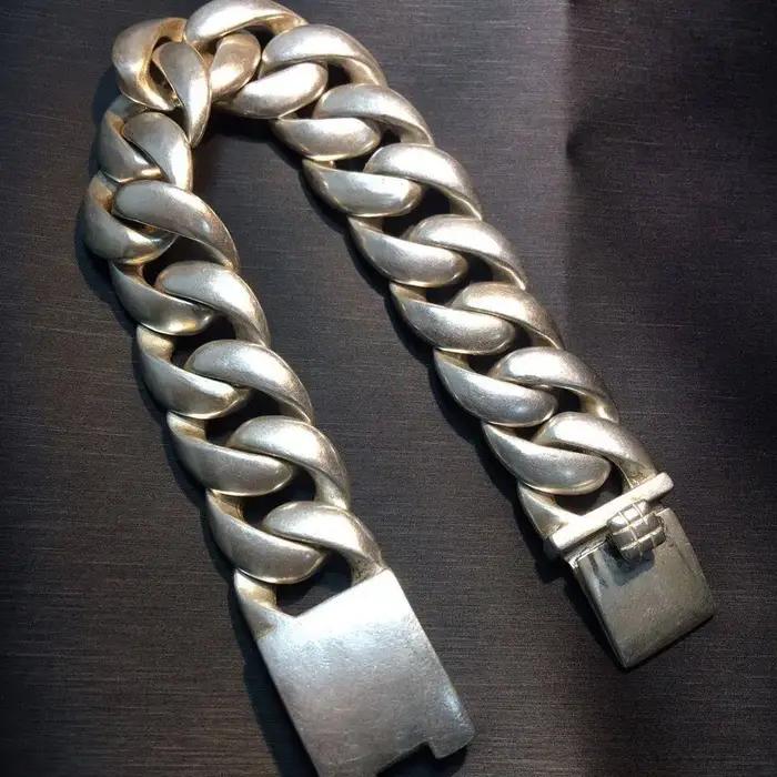 Bracelet tibétain en argent massif