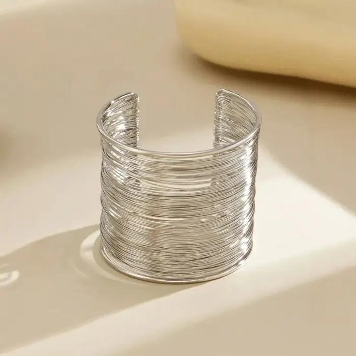 Cadeau de la Saint-Valentin : un bracelet d'ouverture en forme de C en fil d'acier évidé multicouche