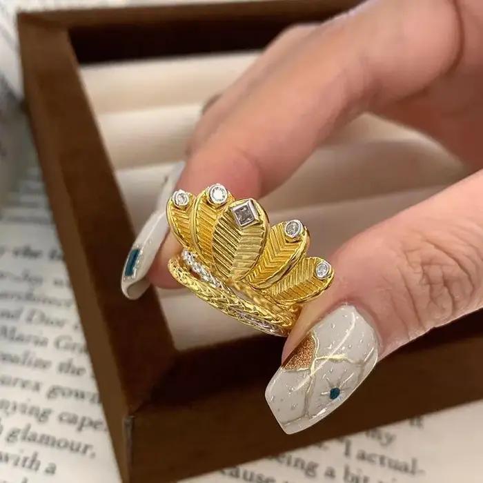 Bague couronne de luxe légère et classique pour femmes
