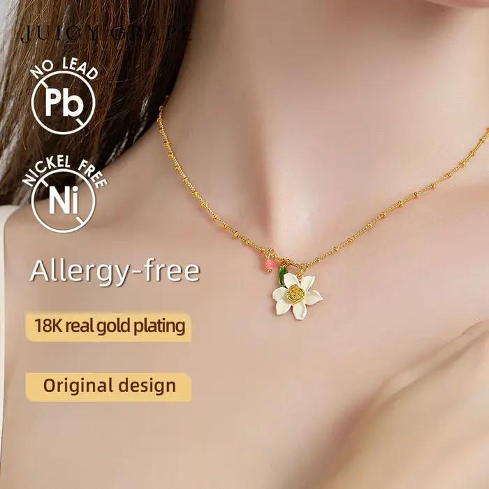 Collier juteux de raisin et jonquille – Pendentif fleur en émail fabriqué à la main en plaqué or 18 carats | Bijoux de