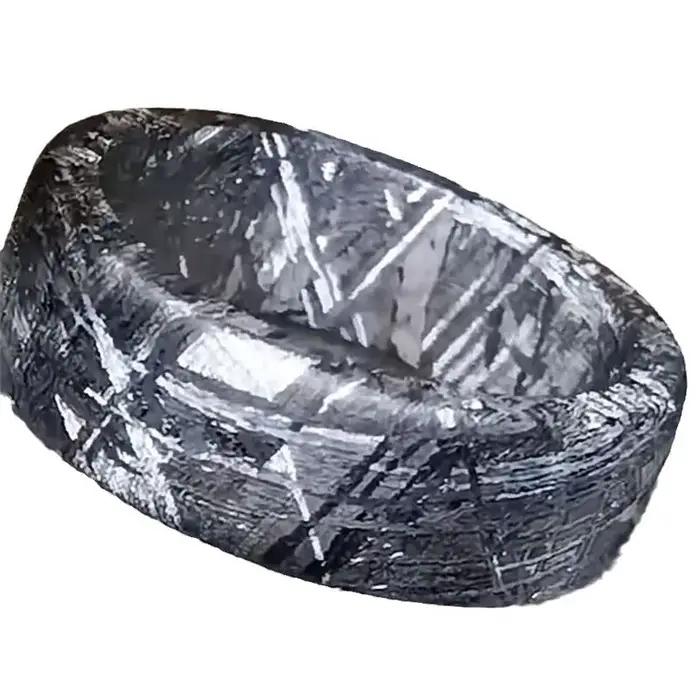 Bague en météorite faite à la main