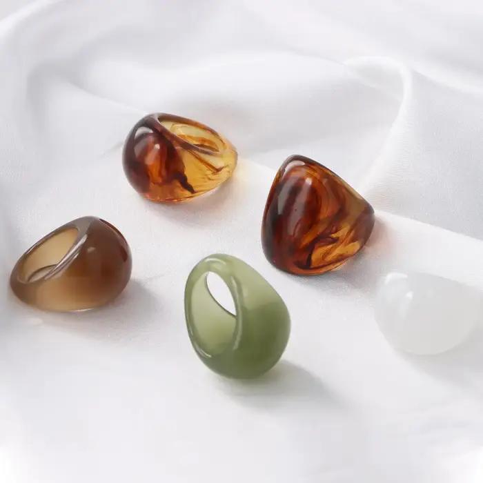 Anneaux acryliques transparents de couleur ambre pour femmes