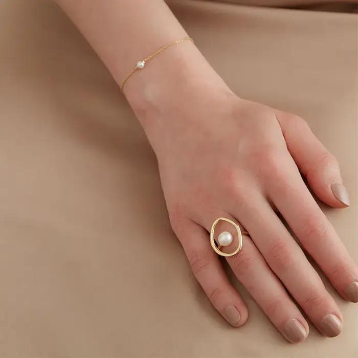 Bague de cocktail en perles vintage plaquées or 18 carats pour femmes élégantes et occasions festives modernes