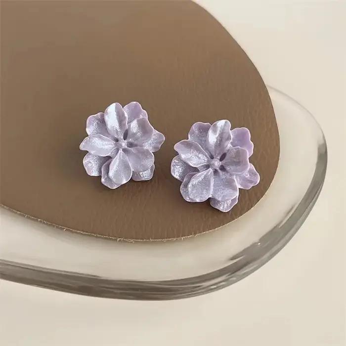 Couleur pourpre femmes boucles d'oreilles pendantes petites boucles d'oreilles rondes inhabituelles