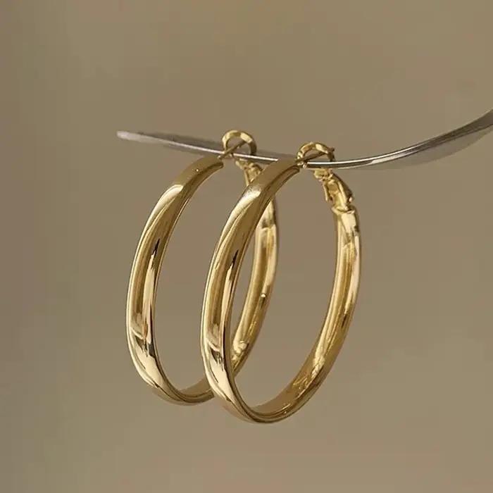 Grandes boucles d'oreilles plates à la mode pour femmes