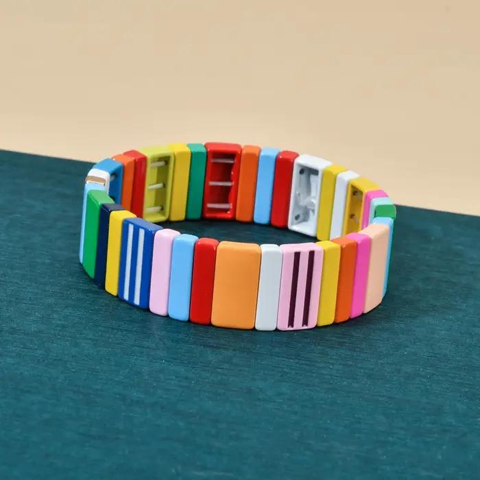 Bracelet à menottes larges pour femmes en perles émaillées style boho ajustable et tracker de fitness pour différentes occasions