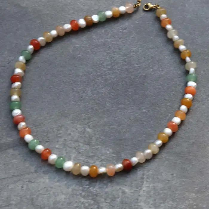 Collier élégant de style bohème en perles d'eau douce naturelles